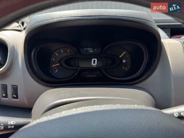 Красный Рено Трафик, объемом двигателя 1.6 л и пробегом 290 тыс. км за 16700 $, фото 10 на Automoto.ua