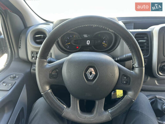 Красный Рено Трафик, объемом двигателя 1.6 л и пробегом 140 тыс. км за 13999 $, фото 36 на Automoto.ua