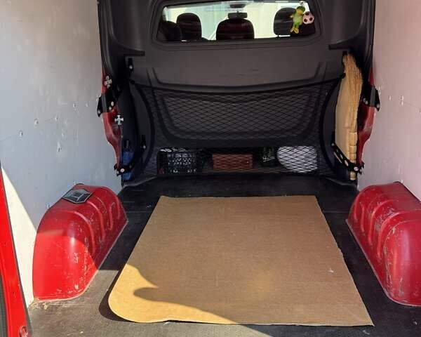 Красный Рено Трафик, объемом двигателя 1.6 л и пробегом 290 тыс. км за 16700 $, фото 13 на Automoto.ua