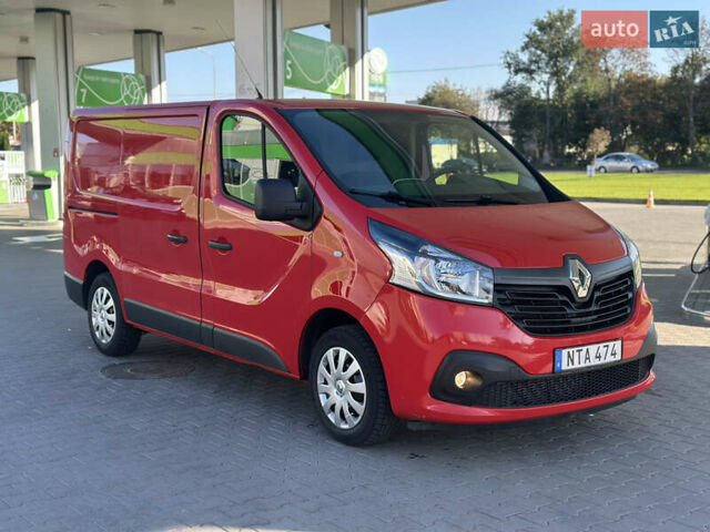Красный Рено Трафик, объемом двигателя 1.6 л и пробегом 140 тыс. км за 13999 $, фото 4 на Automoto.ua