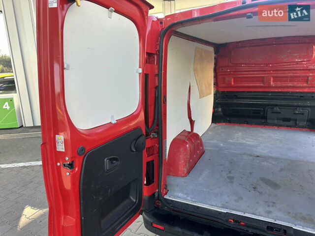 Красный Рено Трафик, объемом двигателя 1.6 л и пробегом 140 тыс. км за 13999 $, фото 17 на Automoto.ua