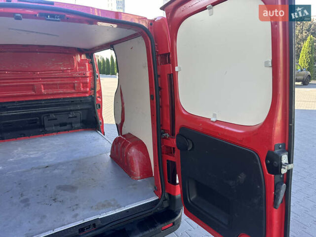 Красный Рено Трафик, объемом двигателя 1.6 л и пробегом 140 тыс. км за 13999 $, фото 18 на Automoto.ua