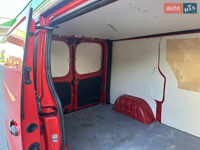 Красный Рено Трафик, объемом двигателя 1.6 л и пробегом 140 тыс. км за 14350 $, фото 15 на Automoto.ua