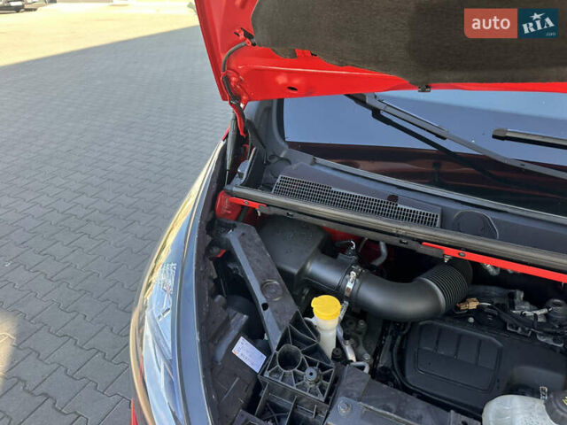 Красный Рено Трафик, объемом двигателя 1.6 л и пробегом 140 тыс. км за 13999 $, фото 31 на Automoto.ua