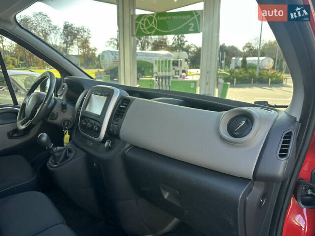 Красный Рено Трафик, объемом двигателя 1.6 л и пробегом 140 тыс. км за 13999 $, фото 22 на Automoto.ua