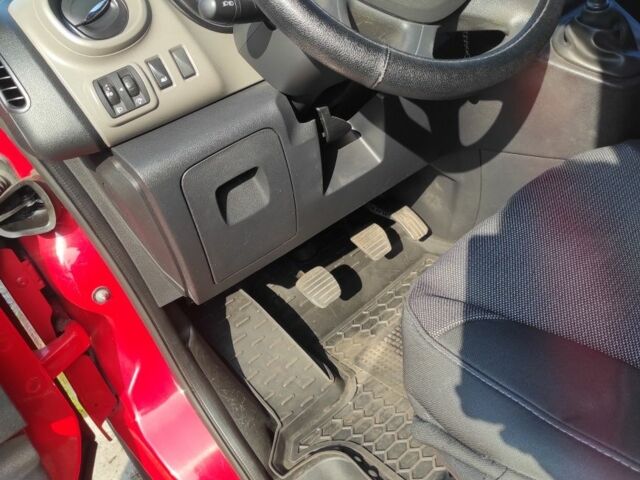 Красный Рено Трафик, объемом двигателя 1.6 л и пробегом 210 тыс. км за 15000 $, фото 4 на Automoto.ua