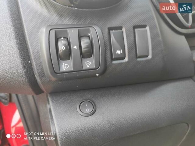 Красный Рено Трафик, объемом двигателя 2 л и пробегом 250 тыс. км за 25500 $, фото 19 на Automoto.ua