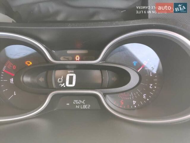 Красный Рено Трафик, объемом двигателя 2 л и пробегом 250 тыс. км за 25500 $, фото 17 на Automoto.ua