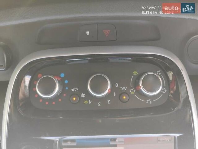 Красный Рено Трафик, объемом двигателя 2 л и пробегом 250 тыс. км за 25500 $, фото 14 на Automoto.ua