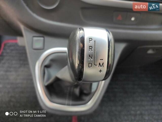 Красный Рено Трафик, объемом двигателя 2 л и пробегом 250 тыс. км за 25500 $, фото 12 на Automoto.ua