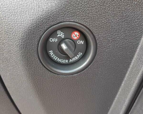 Красный Рено Трафик, объемом двигателя 2 л и пробегом 250 тыс. км за 25500 $, фото 18 на Automoto.ua