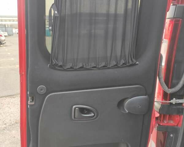 Красный Рено Трафик, объемом двигателя 2 л и пробегом 250 тыс. км за 25500 $, фото 21 на Automoto.ua