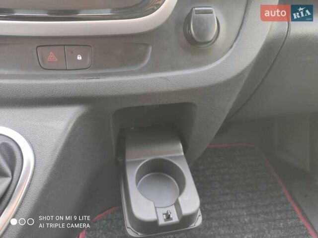 Красный Рено Трафик, объемом двигателя 2 л и пробегом 250 тыс. км за 25500 $, фото 8 на Automoto.ua