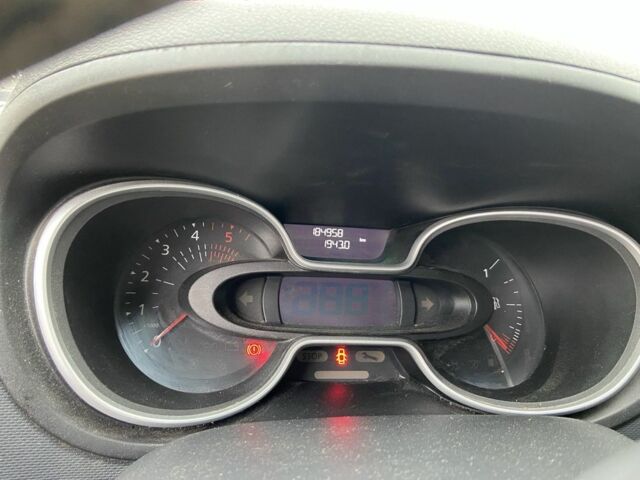 Красный Рено Трафик, объемом двигателя 2 л и пробегом 185 тыс. км за 17950 $, фото 5 на Automoto.ua