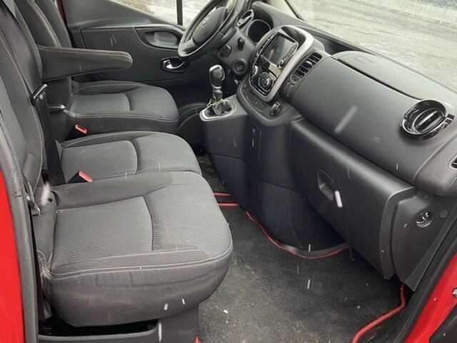 Красный Рено Трафик, объемом двигателя 2 л и пробегом 185 тыс. км за 17950 $, фото 7 на Automoto.ua