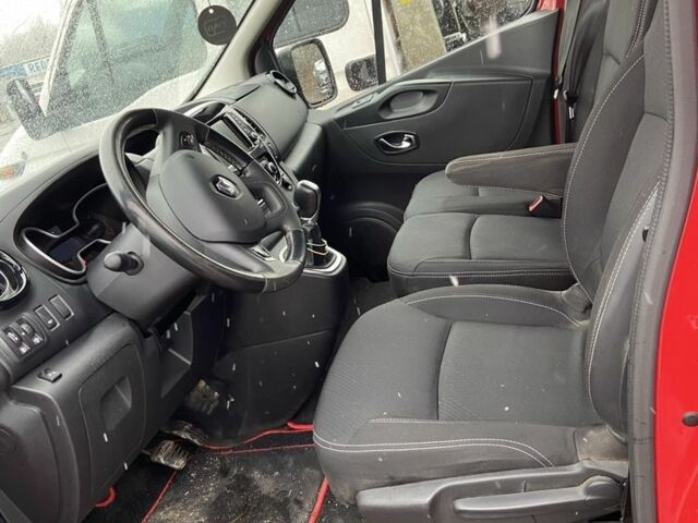 Красный Рено Трафик, объемом двигателя 2 л и пробегом 185 тыс. км за 17950 $, фото 6 на Automoto.ua