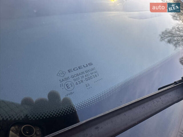 Красный Рено Трафик, объемом двигателя 2 л и пробегом 31 тыс. км за 23999 $, фото 18 на Automoto.ua