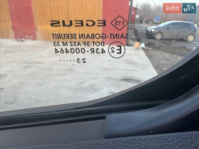 Красный Рено Трафик, объемом двигателя 2 л и пробегом 31 тыс. км за 23999 $, фото 17 на Automoto.ua