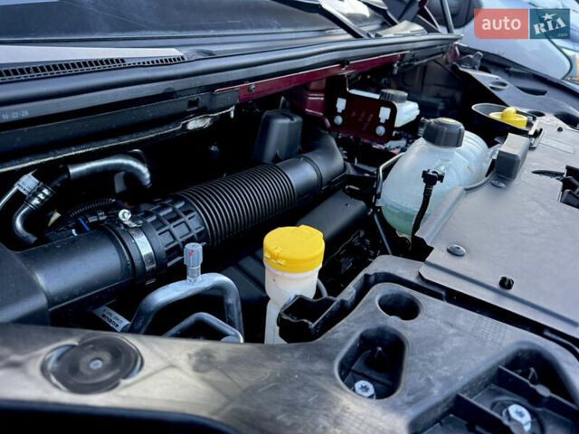 Красный Рено Трафик, объемом двигателя 2 л и пробегом 31 тыс. км за 23999 $, фото 21 на Automoto.ua