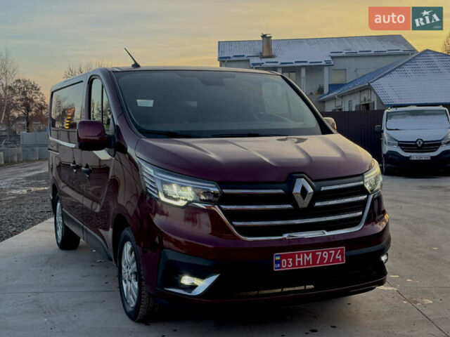 Красный Рено Трафик, объемом двигателя 2 л и пробегом 31 тыс. км за 23999 $, фото 2 на Automoto.ua