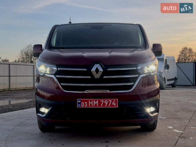 Красный Рено Трафик, объемом двигателя 2 л и пробегом 31 тыс. км за 23999 $, фото 3 на Automoto.ua