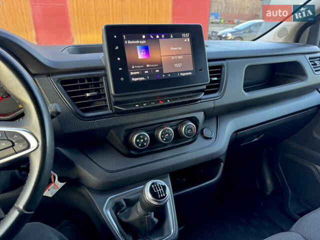 Красный Рено Трафик, объемом двигателя 2 л и пробегом 31 тыс. км за 23999 $, фото 15 на Automoto.ua