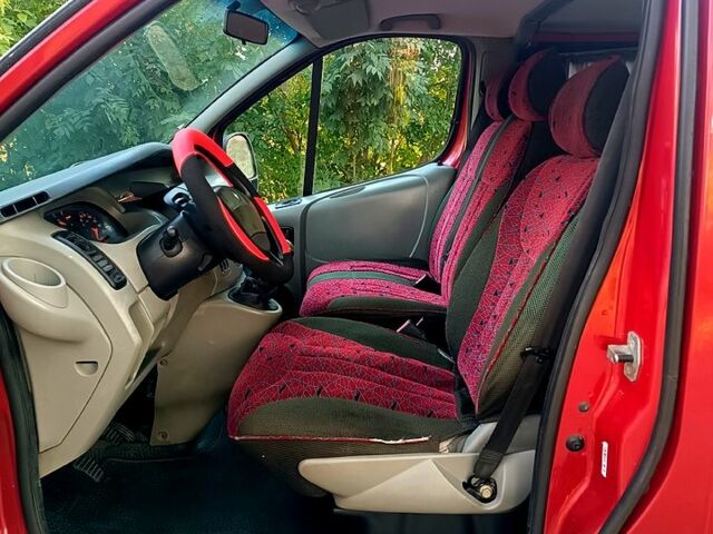 Красный Рено Трафик, объемом двигателя 1.9 л и пробегом 392 тыс. км за 7500 $, фото 6 на Automoto.ua