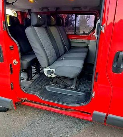 Червоний Рено Трафік, об'ємом двигуна 2 л та пробігом 357 тис. км за 9700 $, фото 10 на Automoto.ua