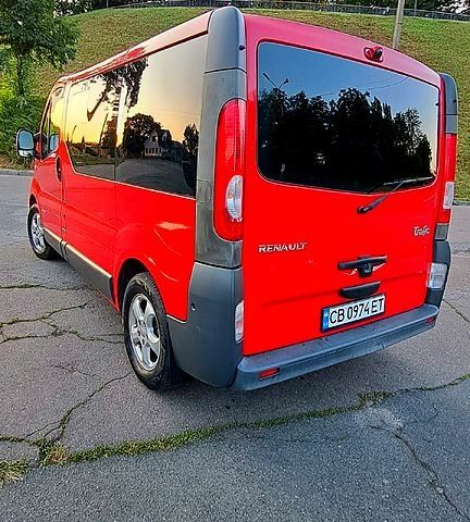 Червоний Рено Трафік, об'ємом двигуна 2 л та пробігом 357 тис. км за 9700 $, фото 3 на Automoto.ua