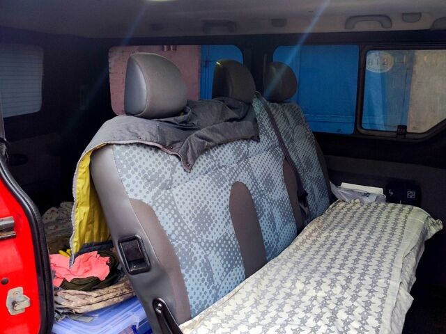 Рено Трафік 2010 у Харкові на Automoto.ua Червоний Рено Трафік, об'ємом двигуна 2 л та пробігом 230 тис. км за 9000 $, фото 9 на Automoto.ua