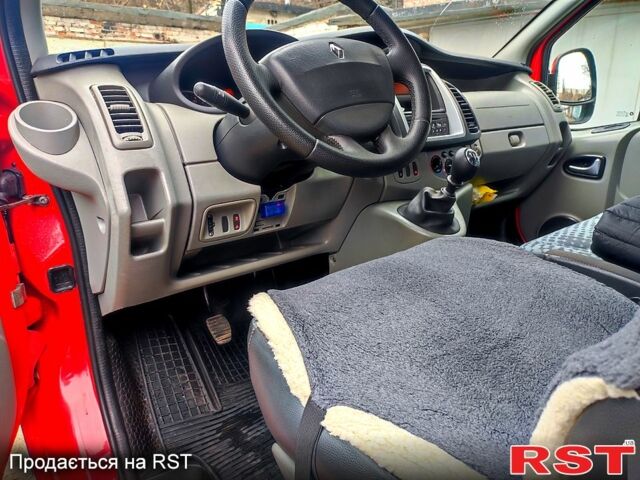 Рено Трафік 2010 у Харкові на Automoto.ua Червоний Рено Трафік, об'ємом двигуна 2 л та пробігом 230 тис. км за 9000 $, фото 1 на Automoto.ua