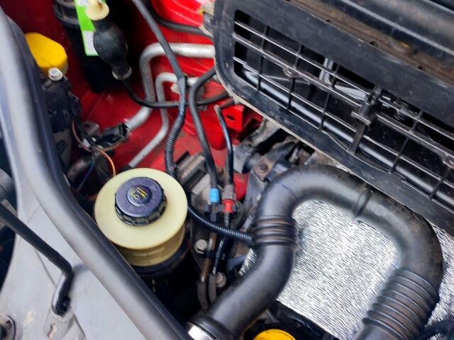 Рено Трафік 2010 у Харкові на Automoto.ua Червоний Рено Трафік, об'ємом двигуна 2 л та пробігом 230 тис. км за 9000 $, фото 12 на Automoto.ua