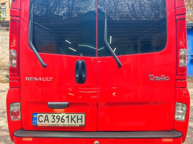 Рено Трафік 2010 у Харкові на Automoto.ua Червоний Рено Трафік, об'ємом двигуна 2 л та пробігом 230 тис. км за 9000 $, фото 6 на Automoto.ua