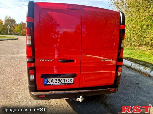 Красный Рено Трафик, объемом двигателя 1.6 л и пробегом 250 тыс. км за 15800 $, фото 3 на Automoto.ua
