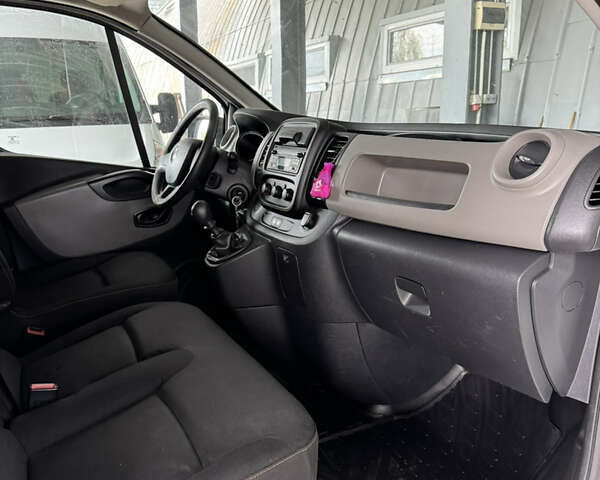 Рено Трафік, об'ємом двигуна 1.6 л та пробігом 400 тис. км за 10000 $, фото 10 на Automoto.ua