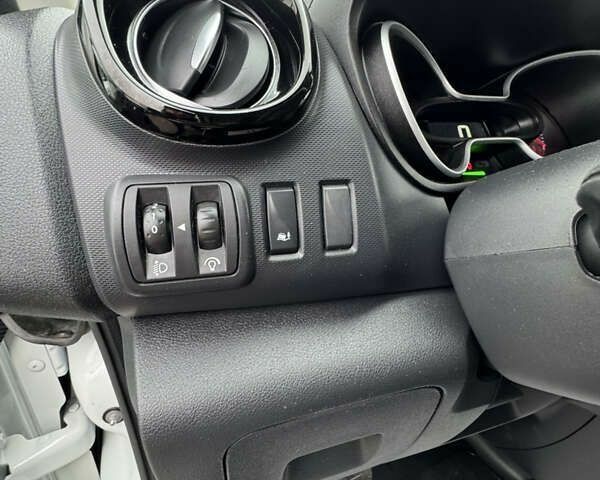 Рено Трафик, объемом двигателя 2 л и пробегом 186 тыс. км за 19200 $, фото 21 на Automoto.ua