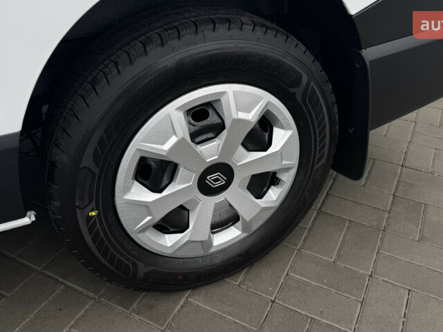 Рено Трафик, объемом двигателя 2 л и пробегом 0 тыс. км за 33619 $, фото 29 на Automoto.ua