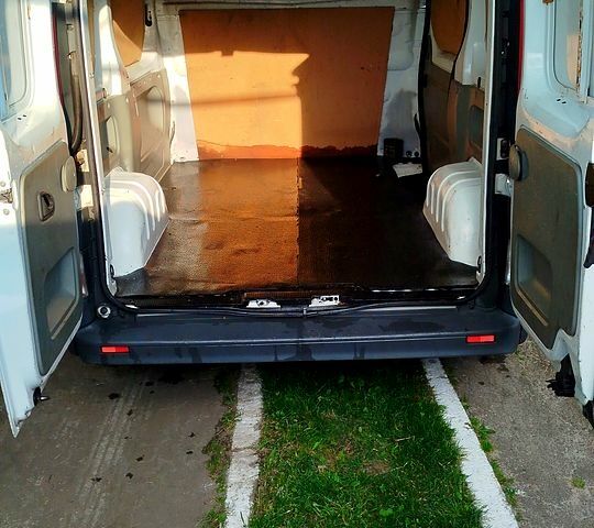 Рено Трафик, объемом двигателя 2 л и пробегом 255 тыс. км за 7000 $, фото 1 на Automoto.ua