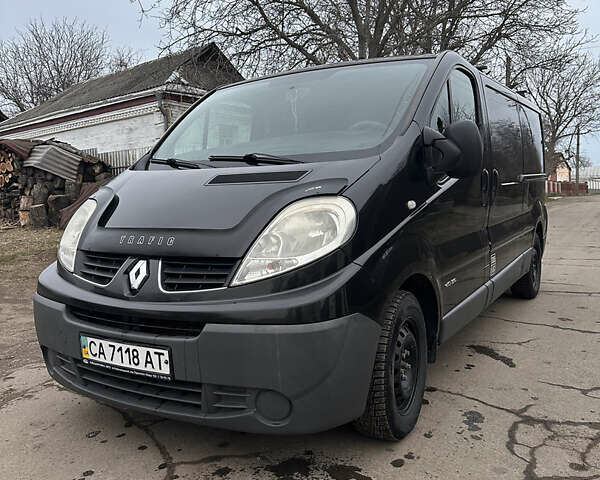 Рено Трафик, объемом двигателя 2.5 л и пробегом 332 тыс. км за 9000 $, фото 4 на Automoto.ua
