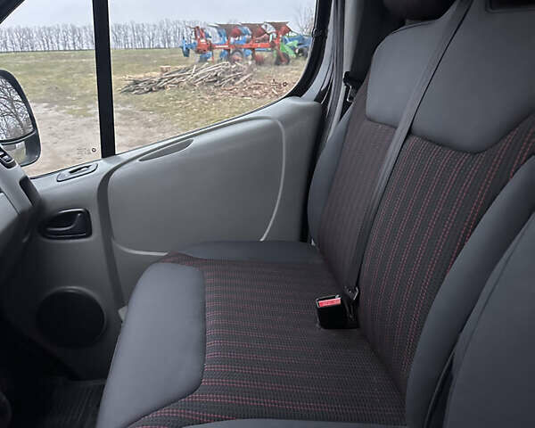 Рено Трафик, объемом двигателя 2.5 л и пробегом 332 тыс. км за 9000 $, фото 26 на Automoto.ua