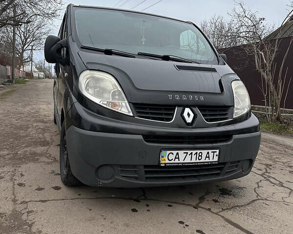 Рено Трафик, объемом двигателя 2.5 л и пробегом 332 тыс. км за 9000 $, фото 1 на Automoto.ua