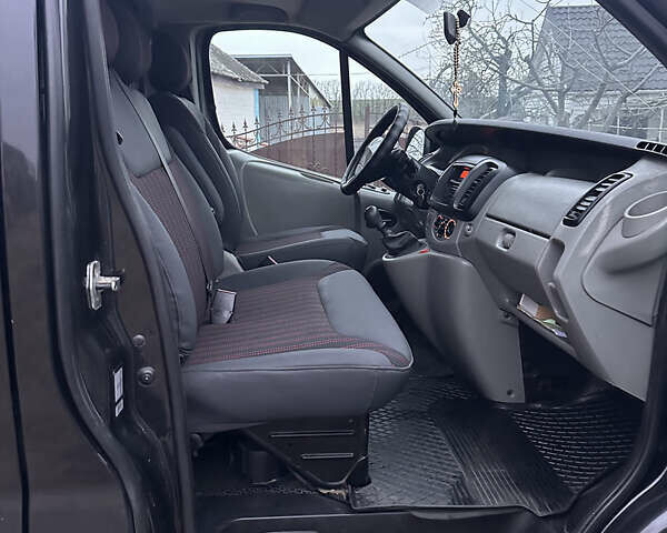Рено Трафик, объемом двигателя 2.5 л и пробегом 332 тыс. км за 9000 $, фото 28 на Automoto.ua