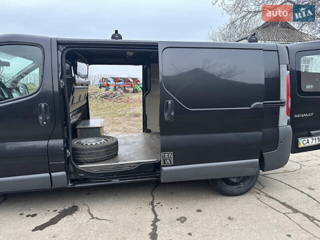 Рено Трафик, объемом двигателя 2.5 л и пробегом 332 тыс. км за 9000 $, фото 20 на Automoto.ua