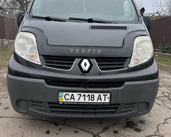 Рено Трафик, объемом двигателя 2.5 л и пробегом 332 тыс. км за 9000 $, фото 2 на Automoto.ua