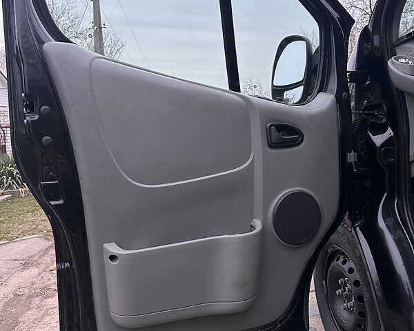 Рено Трафик, объемом двигателя 2.5 л и пробегом 332 тыс. км за 9000 $, фото 24 на Automoto.ua
