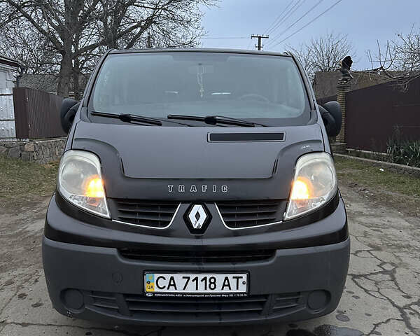 Рено Трафик, объемом двигателя 2.5 л и пробегом 332 тыс. км за 9000 $, фото 5 на Automoto.ua