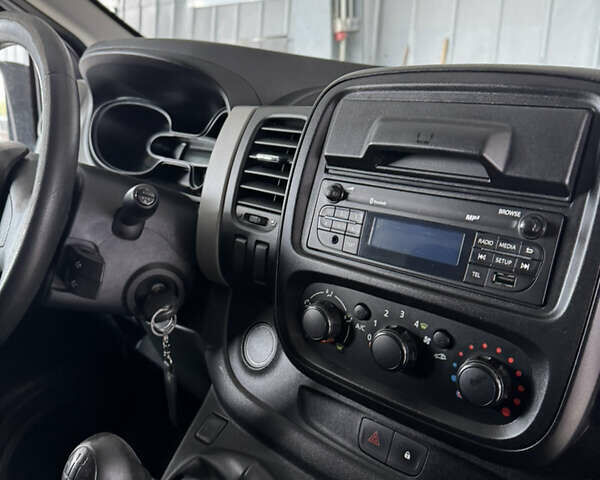 Рено Трафік, об'ємом двигуна 1.6 л та пробігом 250 тис. км за 10000 $, фото 17 на Automoto.ua
