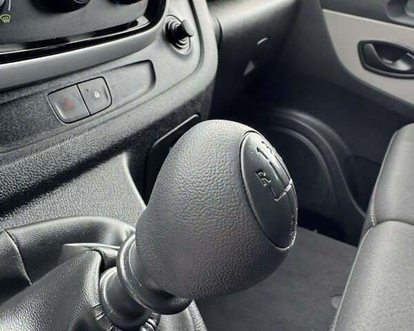 Рено Трафик, объемом двигателя 1.6 л и пробегом 178 тыс. км за 22500 $, фото 23 на Automoto.ua