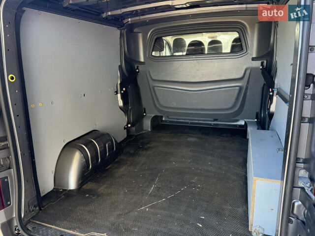 Рено Трафик, объемом двигателя 1.6 л и пробегом 225 тыс. км за 18500 $, фото 14 на Automoto.ua