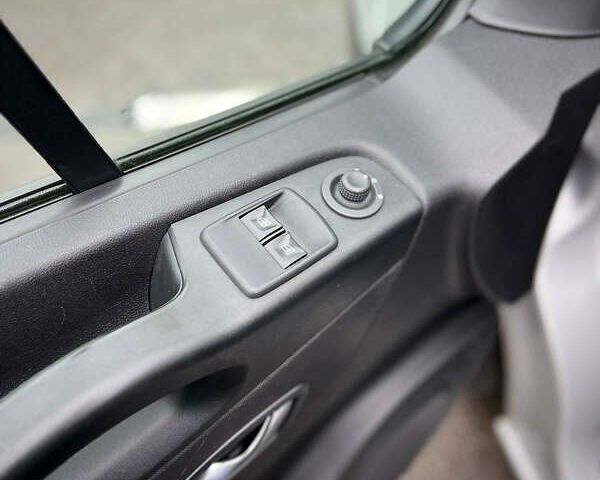 Рено Трафик, объемом двигателя 2 л и пробегом 167 тыс. км за 18900 $, фото 17 на Automoto.ua